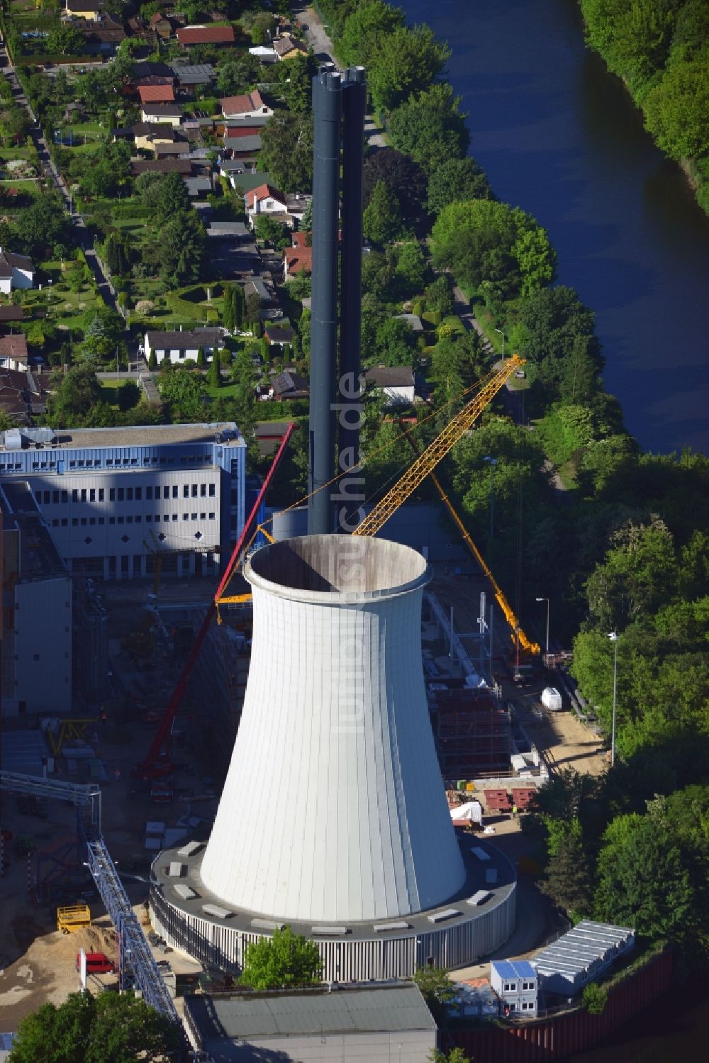 Berlin aus der Vogelperspektive: Erweiterungs- Bauarbeiten am Heizkraftwerk Berlin-Lichterfelde am Teltowkanal in Berlin