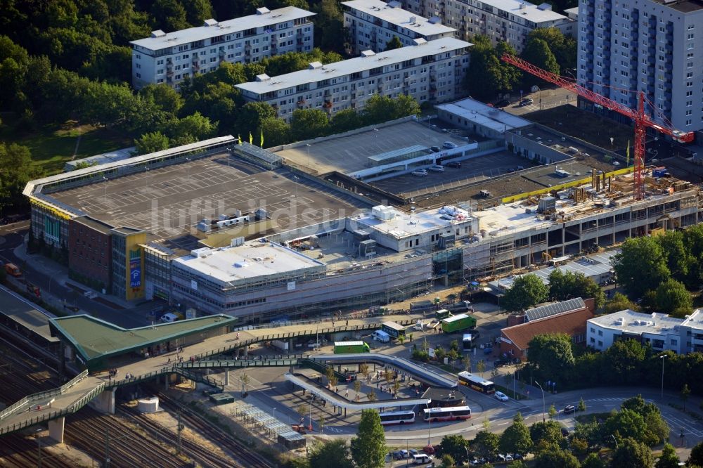 Luftaufnahme Hamburg Wilhelmsburg - Erweiterungs - Baustelle am Einkaufszentrum Marktkauf am Wilhelm-Strauß-Weg in Hamburg - Wilhelmsburg