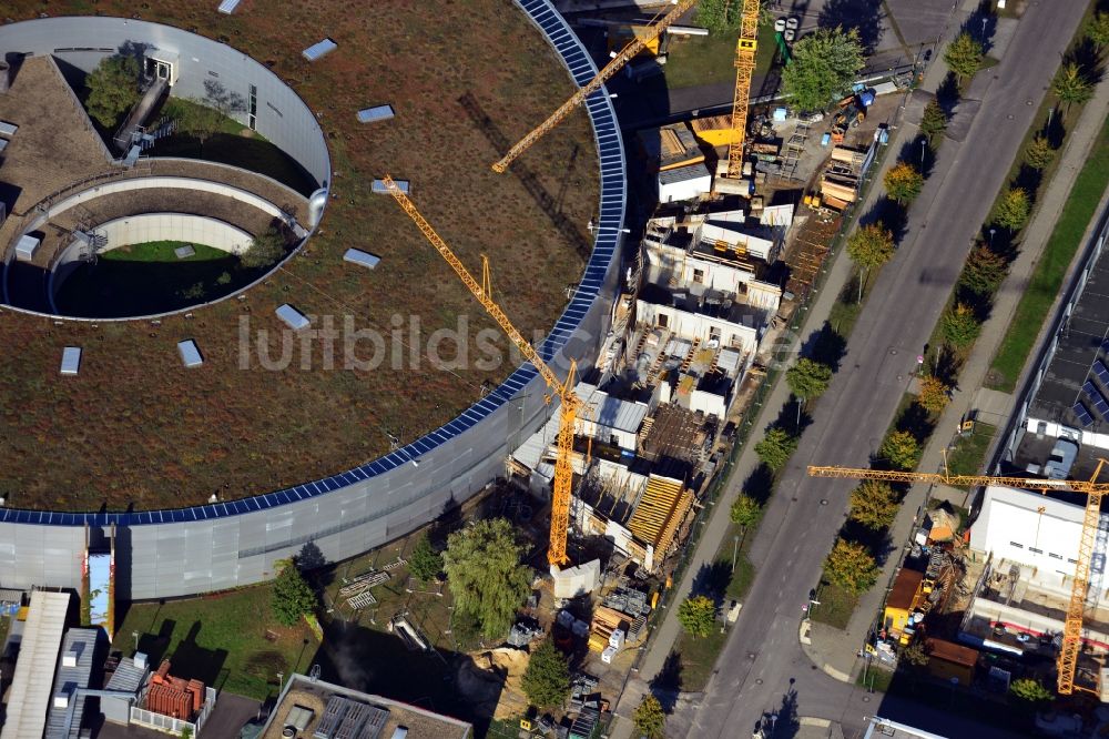 Luftbild Berlin - Erweiterungs - Baustelle am Elektronen- Speicherring BESSY - Synchrotronstrahlungsquelle der dritten Generation in Berlin - Adlershof