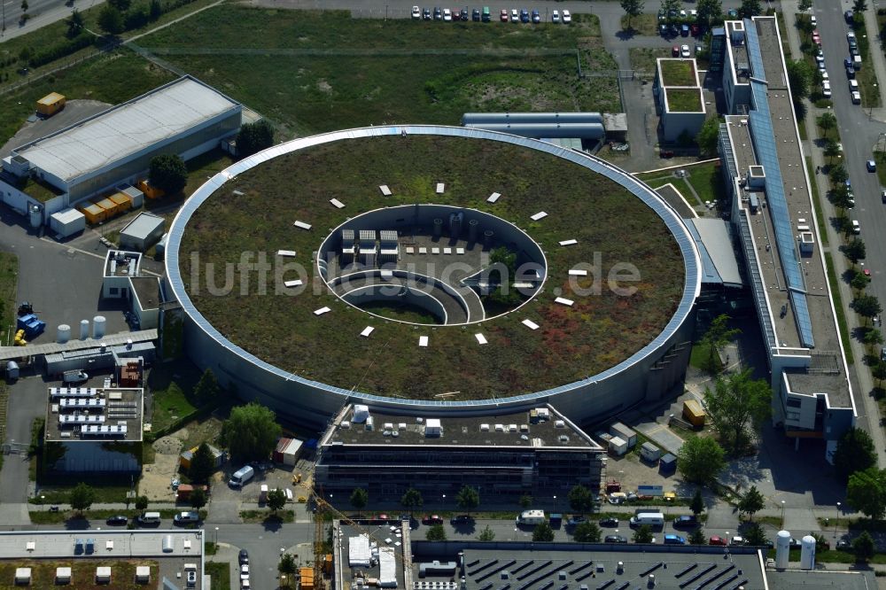 Luftbild Berlin - Erweiterungs - Baustelle am Elektronen- Speicherring BESSY - Synchrotronstrahlungsquelle der dritten Generation in Berlin - Adlershof