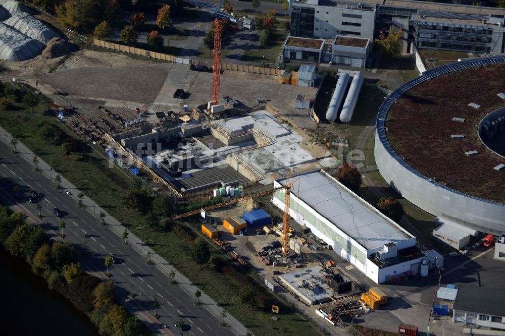 Berlin aus der Vogelperspektive: Erweiterungs - Baustelle am Elektronen- Speicherring BESSY - Synchrotronstrahlungsquelle der dritten Generation in Berlin - Adlershof