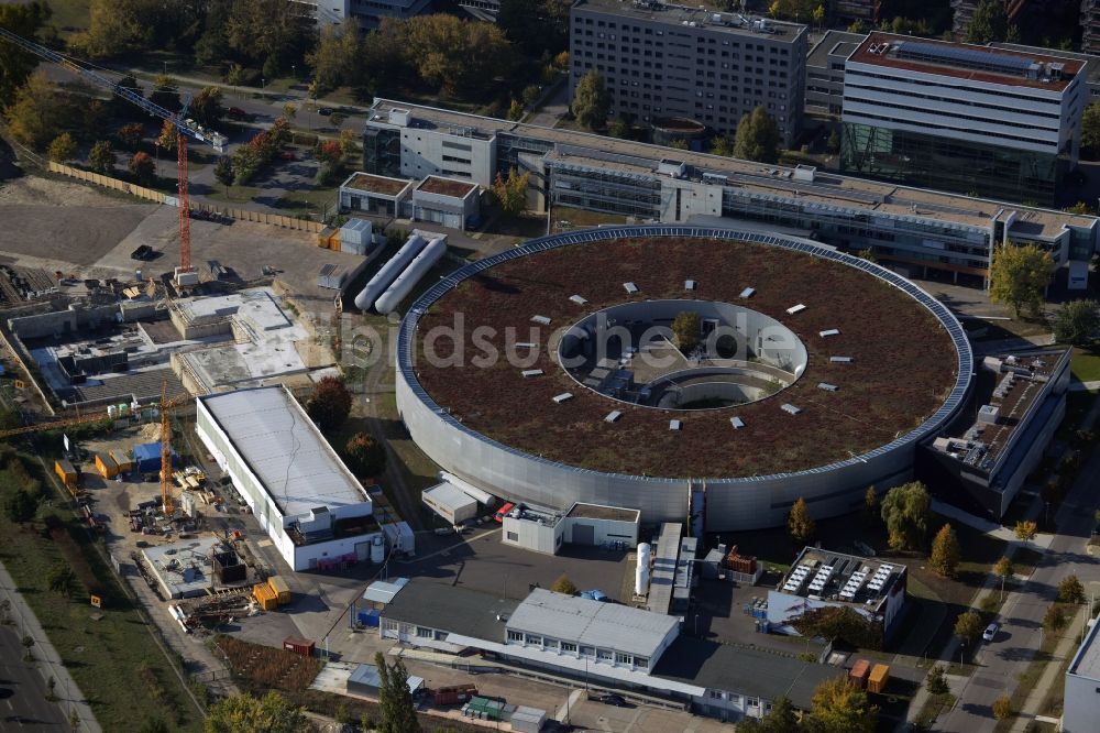 Berlin von oben - Erweiterungs - Baustelle am Elektronen- Speicherring BESSY - Synchrotronstrahlungsquelle der dritten Generation in Berlin - Adlershof