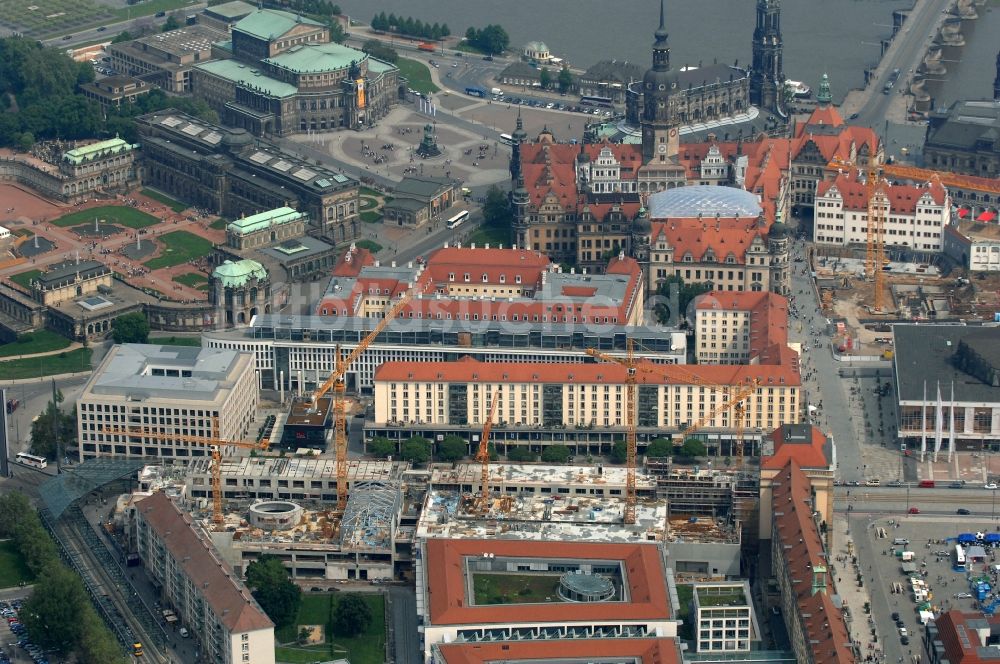 Dresden aus der Vogelperspektive: Erweiterungs- Baustelle am Gebäude des Einkaufszentrum Altmarkt Galerie der ECE Projektmanagement GmbH in Dresden im Bundesland Sachsen