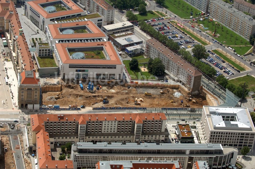 Dresden von oben - Erweiterungs- Baustelle am Gebäude des Einkaufszentrum Altmarkt Galerie der ECE Projektmanagement GmbH in Dresden im Bundesland Sachsen