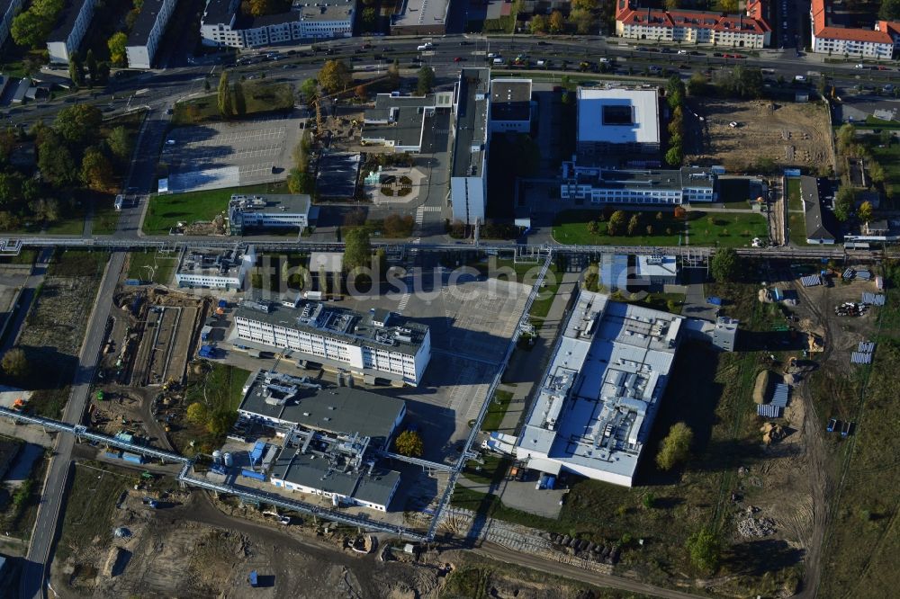 Berlin aus der Vogelperspektive: Erweiterungs- Baustelle auf dem Gelände der Berlin Chemie AG in Adlershof