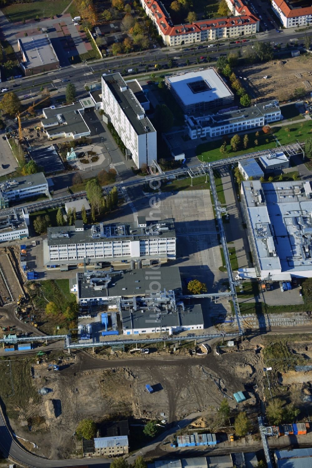 Luftaufnahme Berlin - Erweiterungs- Baustelle auf dem Gelände der Berlin Chemie AG in Adlershof