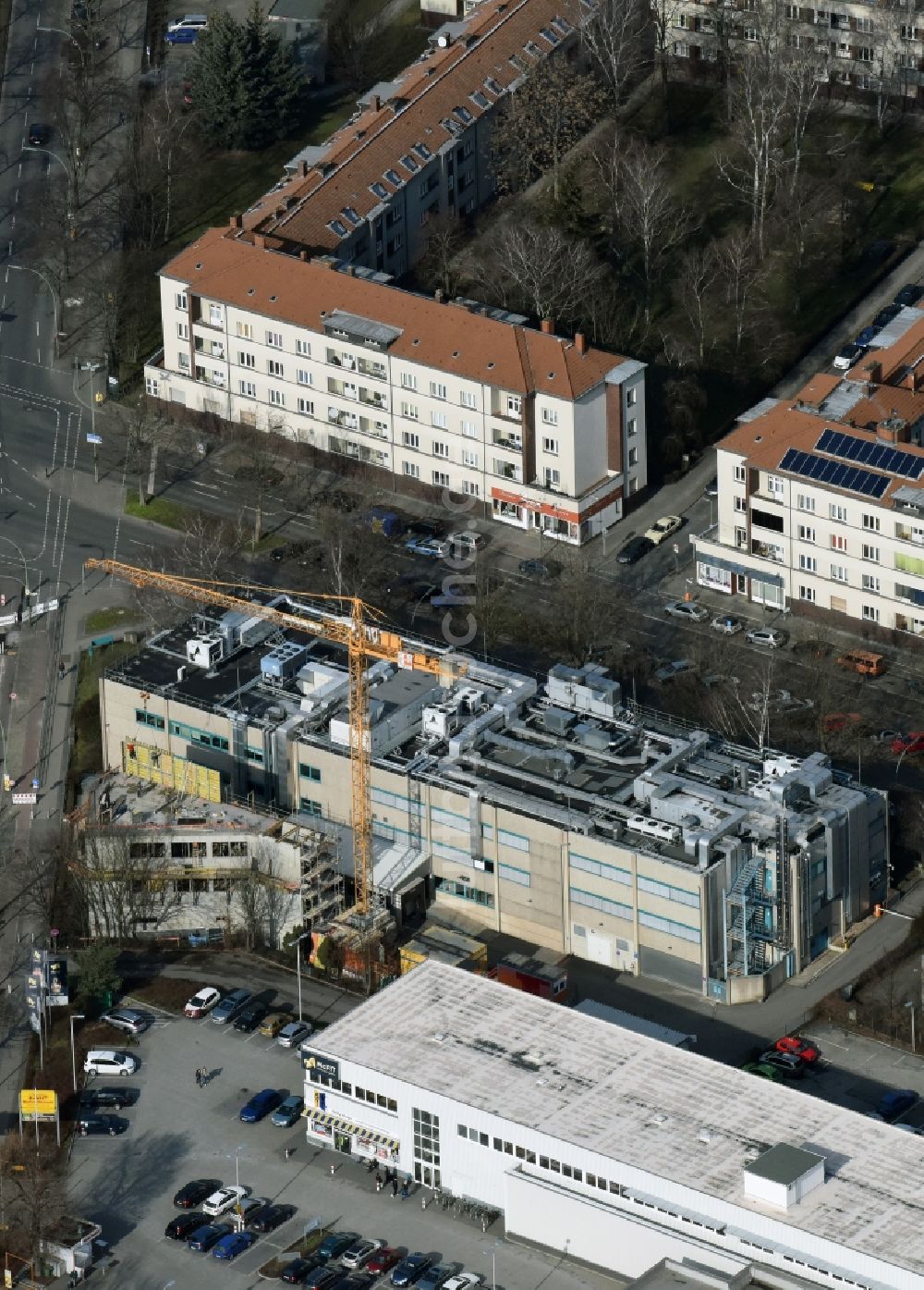 Luftaufnahme Berlin - Erweiterungs- Baustelle auf dem Gelände der Berlin Chemie AG in Neukölln