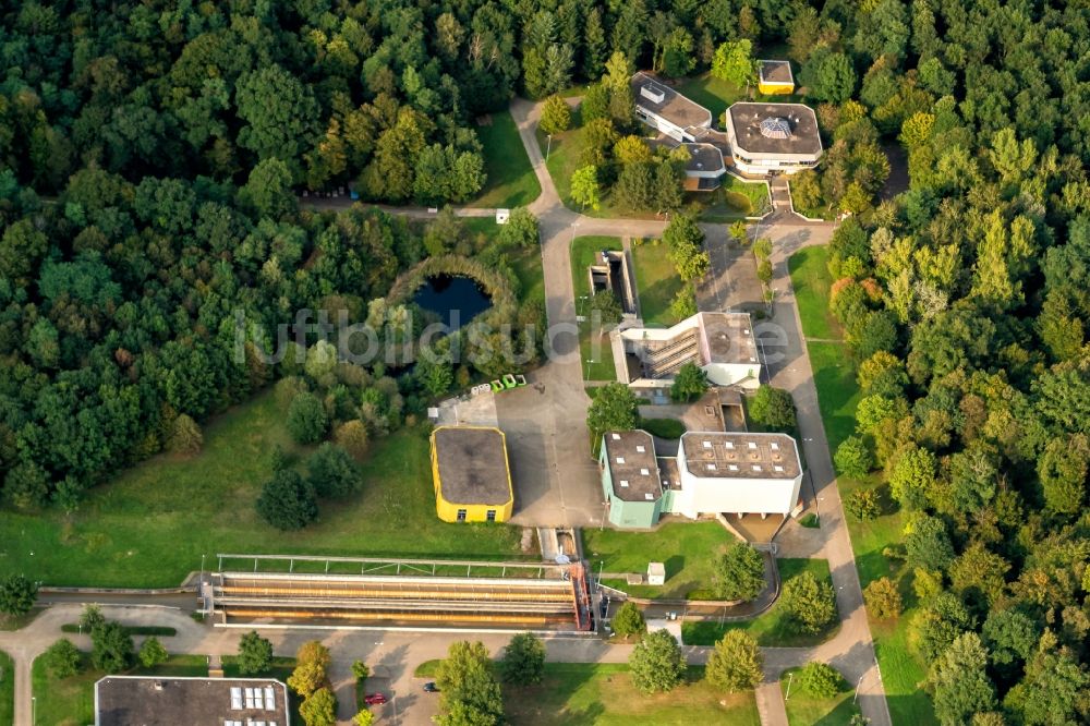 Forchheim aus der Vogelperspektive: Erweiterungs Baustelle der Klärwerks- Becken und Reinigungsstufen in Forchheim im Bundesland Baden-Württemberg, Deutschland