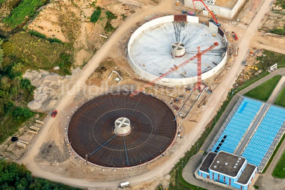 Forchheim von oben - Erweiterungs Baustelle der Klärwerks- Becken und Reinigungsstufen in Forchheim im Bundesland Baden-Württemberg, Deutschland