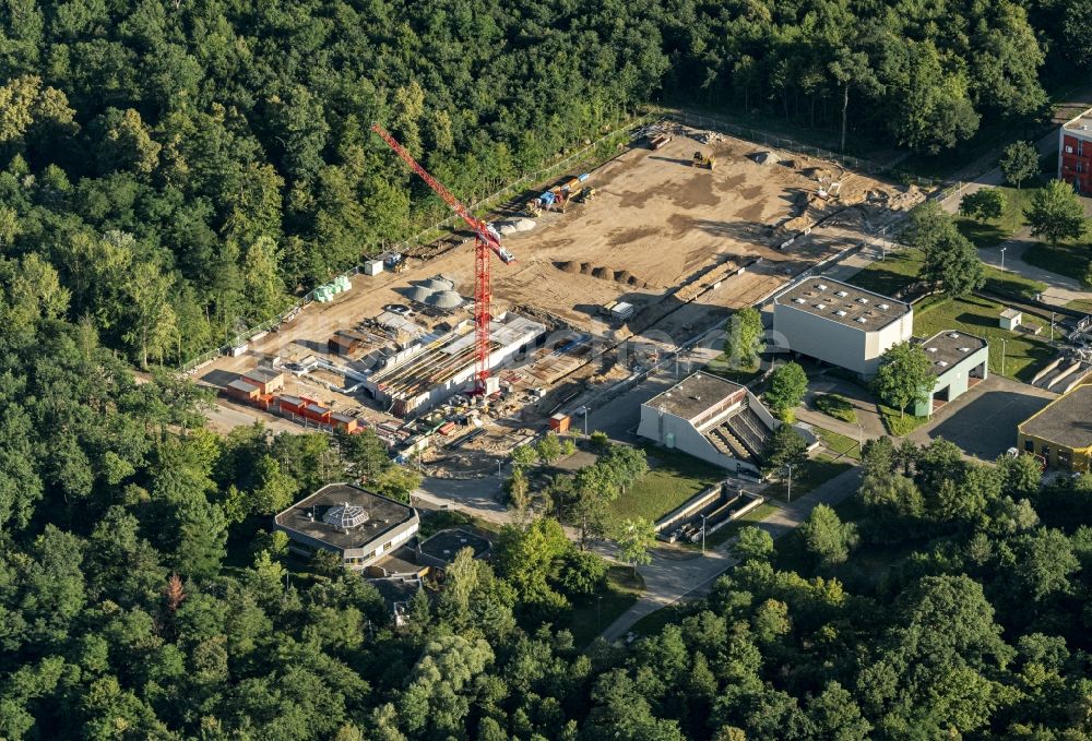 Forchheim aus der Vogelperspektive: Erweiterungs Baustelle der Klärwerks- Becken und Reinigungsstufen in Forchheim im Bundesland Baden-Württemberg, Deutschland