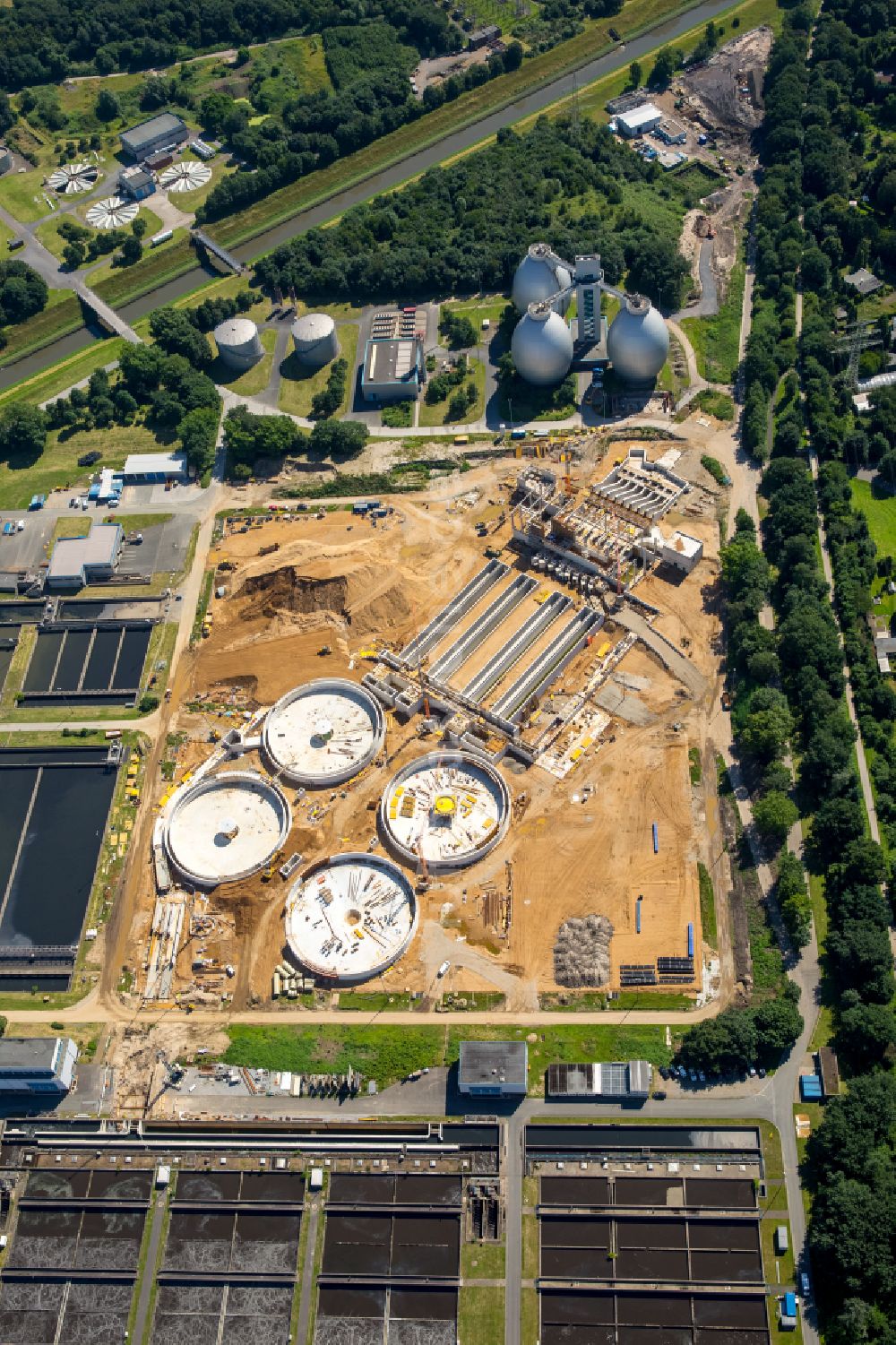 Luftbild Walsum - Erweiterungs Baustelle der Klärwerks- Becken und Reinigungsstufen Kläranlage Emschermündung in Walsum im Bundesland Nordrhein-Westfalen, Deutschland