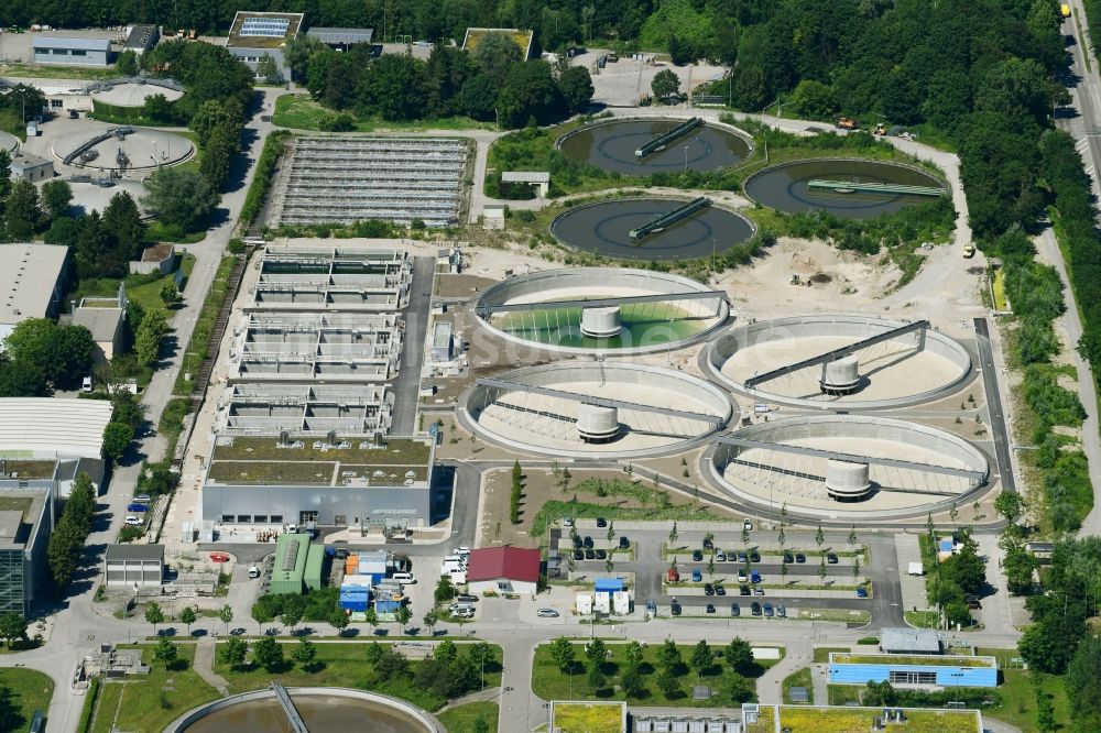 München von oben - Erweiterungs Baustelle der Klärwerks- Becken und Reinigungsstufen der Kläranlage München Gut Grosslappen in München im Bundesland Bayern, Deutschland