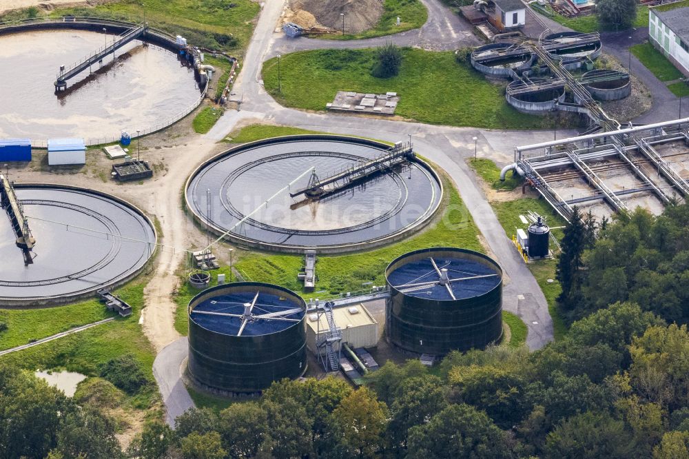 Nettetal von oben - Erweiterungs Baustelle der Klärwerks- Becken und Reinigungsstufen in Nettetal im Bundesland Nordrhein-Westfalen, Deutschland