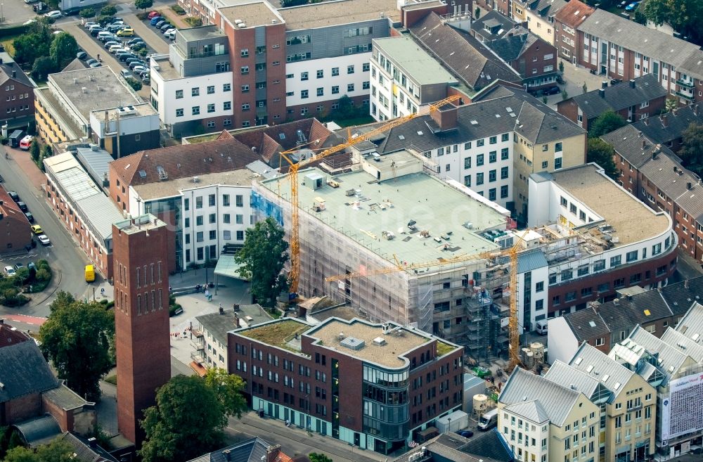 Luftaufnahme Wesel - Erweiterungs- Baustelle des Marien-Hospital an der Pastor-Janßen-Straße im Innenstadt- Zentrum in Wesel im Bundesland Nordrhein-Westfalen