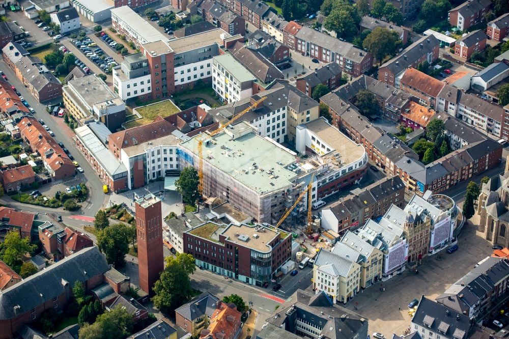 Luftaufnahme Wesel - Erweiterungs- Baustelle des Marien-Hospital an der Pastor-Janßen-Straße im Innenstadt- Zentrum in Wesel im Bundesland Nordrhein-Westfalen