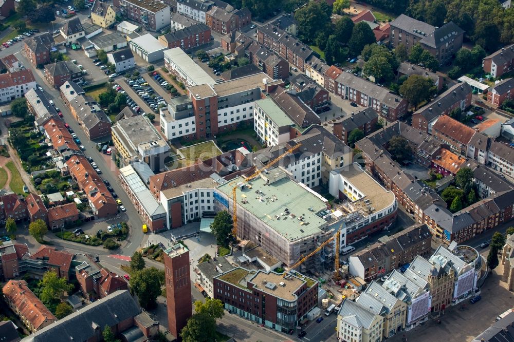 Wesel von oben - Erweiterungs- Baustelle des Marien-Hospital an der Pastor-Janßen-Straße im Innenstadt- Zentrum in Wesel im Bundesland Nordrhein-Westfalen