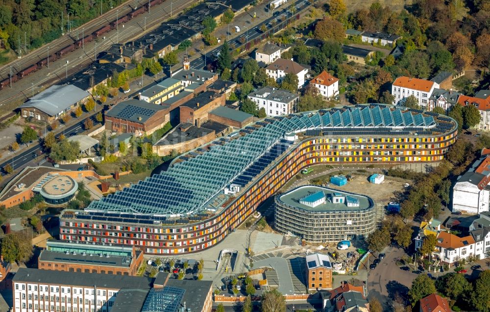 Dessau aus der Vogelperspektive: Erweiterungs- Baustelle am Verwaltungsgebäude der staatlichen Behörde UBA Umweltbundesamt in Dessau im Bundesland Sachsen-Anhalt, Deutschland