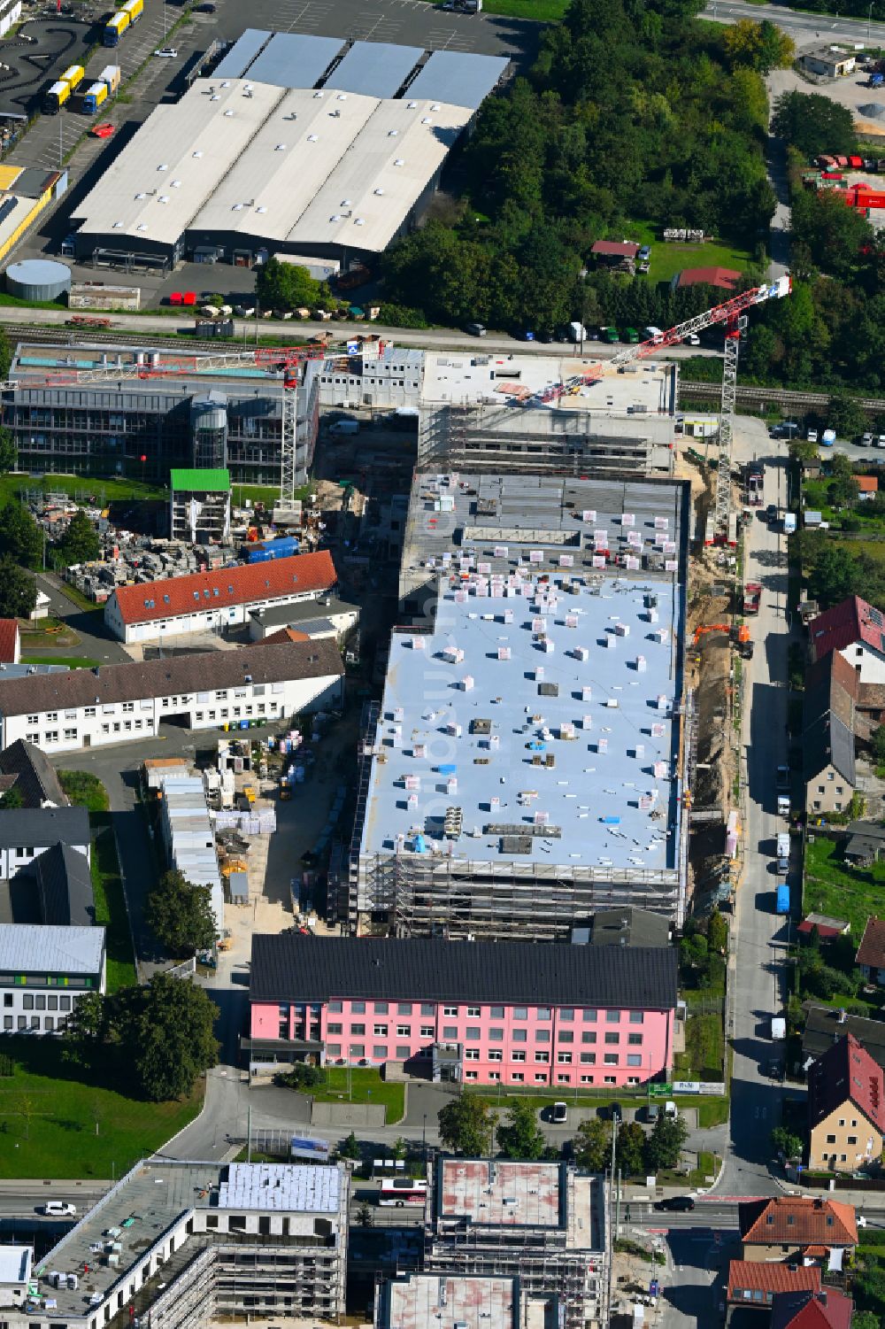 Jena aus der Vogelperspektive: Erweiterungs- Neubau- Baustelle am Gebäudekomplex des Institut Friedrich-Loeffler-Institut Bundesforschungsinstitut für Tiergesundheit in Jena im Bundesland Thüringen, Deutschland