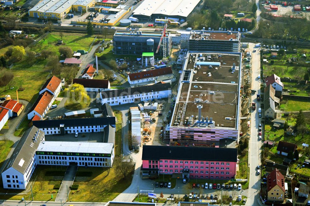 Jena aus der Vogelperspektive: Erweiterungs- Neubau- Baustelle am Gebäudekomplex des Institut Friedrich-Loeffler-Institut Bundesforschungsinstitut für Tiergesundheit in Jena im Bundesland Thüringen, Deutschland