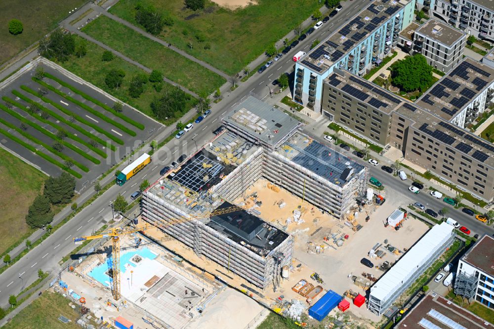 Luftbild Berlin - Erweiterungs- Neubau- Baustelle am Gebäudekomplex des Institut JPT im Ortsteil Adlershof in Berlin, Deutschland