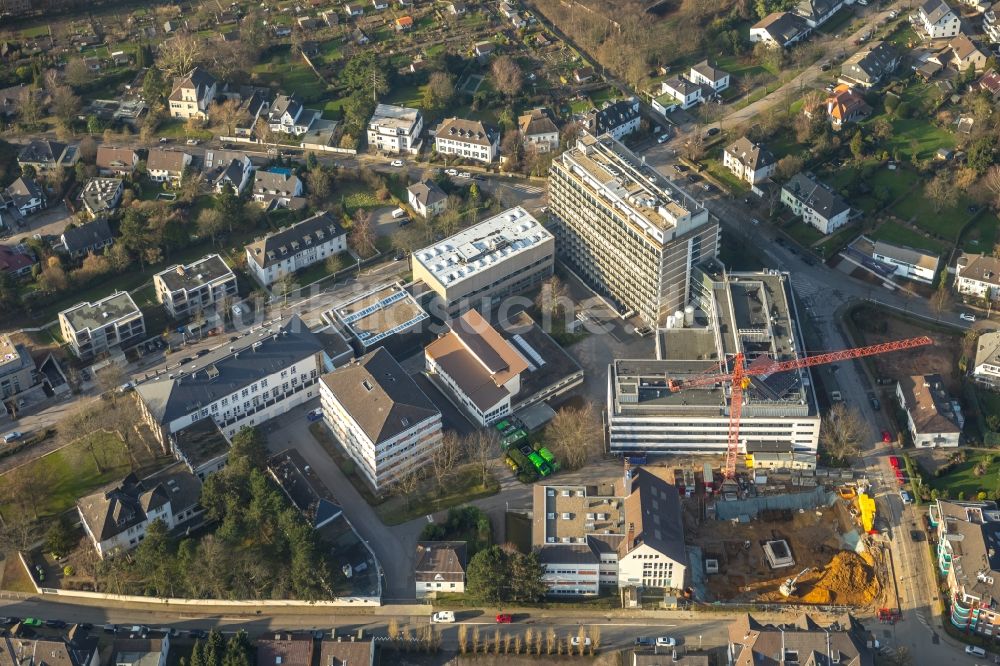 Luftaufnahme Mülheim an der Ruhr - Erweiterungs- Neubau- Baustelle am Gebäudekomplex des Institut Max-Planck-Institut für Chemische Energiekonversion CEC an der Stiftstraße in Mülheim an der Ruhr im Bundesland Nordrhein-Westfalen, Deutschland