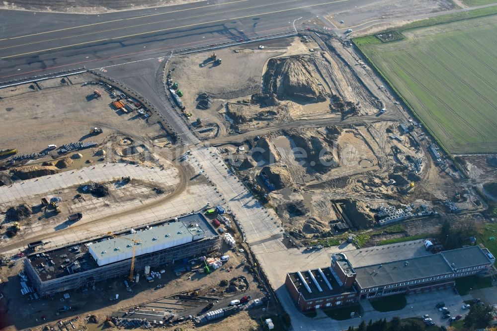 Schönefeld von oben - Erweiterungs- und Neubau- Baustelle auf dem Gelände des Flughafen in Schönefeld im Bundesland Brandenburg, Deutschland