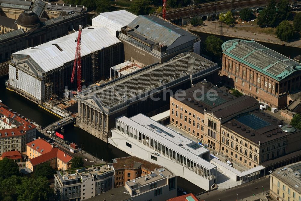 Luftbild Berlin - Erweiterungs- Neubau- Baustelle am Museums- Gebäude- Ensemble James-Simon-Galerie in Berlin, Deutschland