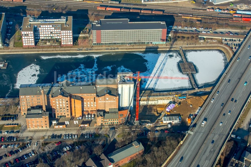 Luftbild Duisburg - Erweiterungs- Neubau- Baustelle am Museums- Gebäude- Ensemble MKM Museum Küppersmühle für Moderne Kunst im Ortsteil Duissern in Duisburg im Bundesland Nordrhein-Westfalen