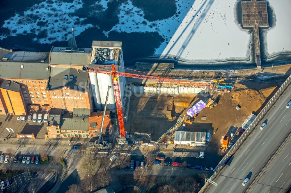 Duisburg aus der Vogelperspektive: Erweiterungs- Neubau- Baustelle am Museums- Gebäude- Ensemble MKM Museum Küppersmühle für Moderne Kunst im Ortsteil Duissern in Duisburg im Bundesland Nordrhein-Westfalen