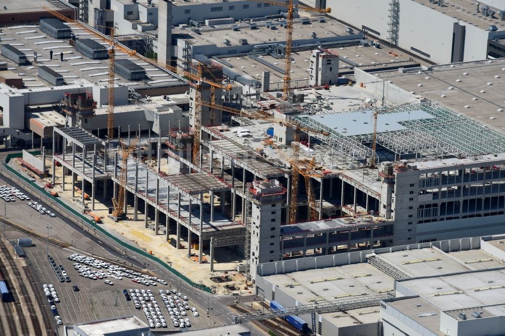 Ingolstadt aus der Vogelperspektive: Erweiterungs - Neubau - Baustelle auf dem Werksgelände der AUDI AG in Ingolstadt im Bundesland Bayern, Deutschland