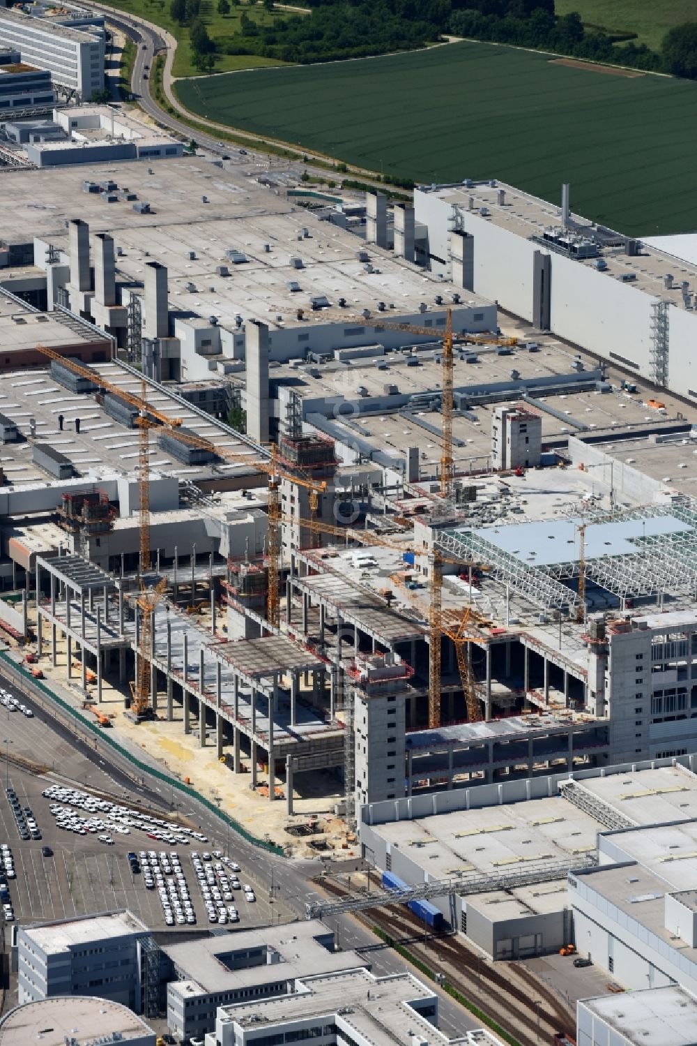 Ingolstadt von oben - Erweiterungs - Neubau - Baustelle auf dem Werksgelände der AUDI AG in Ingolstadt im Bundesland Bayern, Deutschland