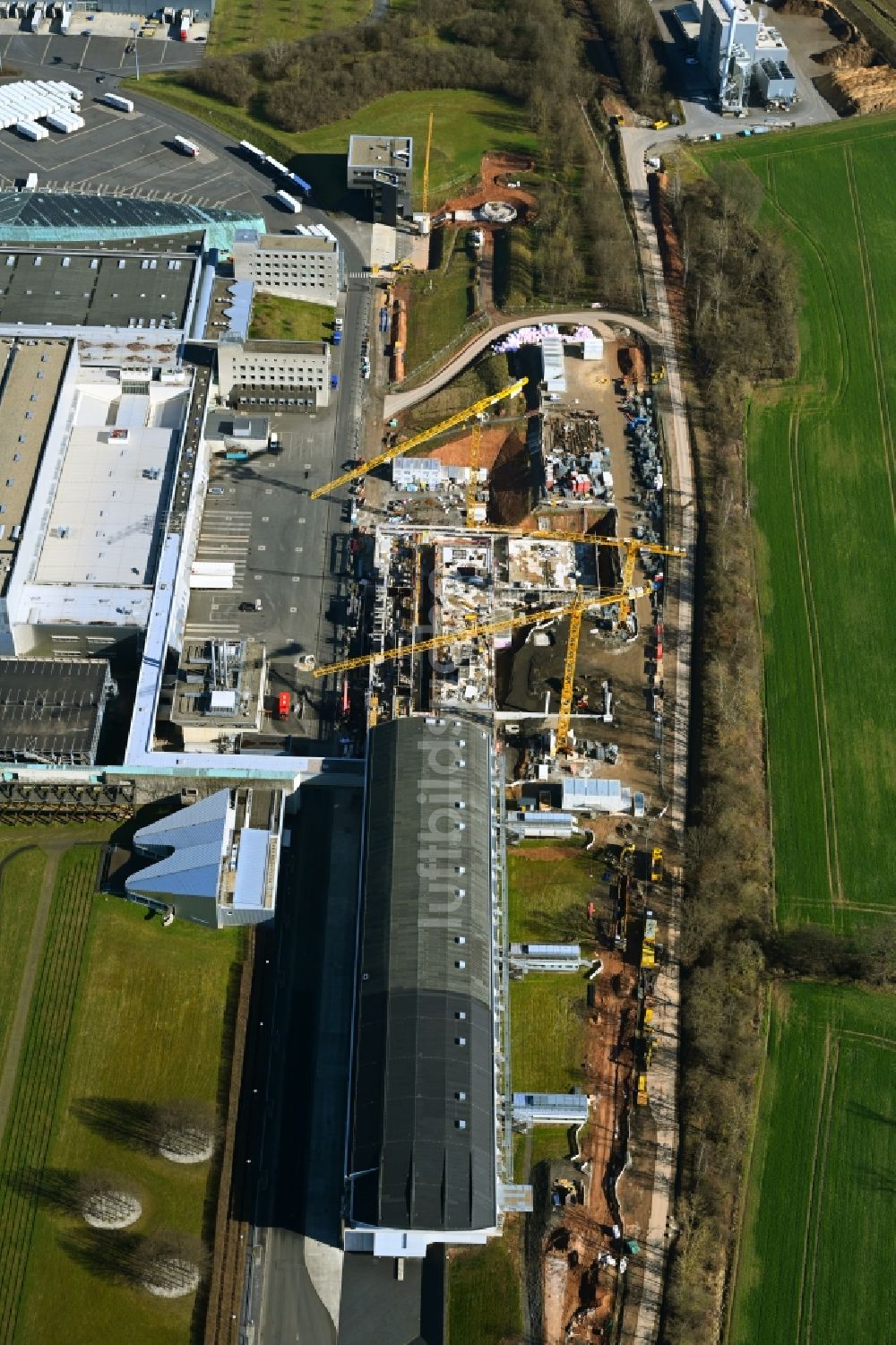 Melsungen aus der Vogelperspektive: Erweiterungs - Neubau - Baustelle auf dem Werksgelände der B. Braun Melsungen AG an der Carl-Braun-Straße in Melsungen im Bundesland Hessen, Deutschland