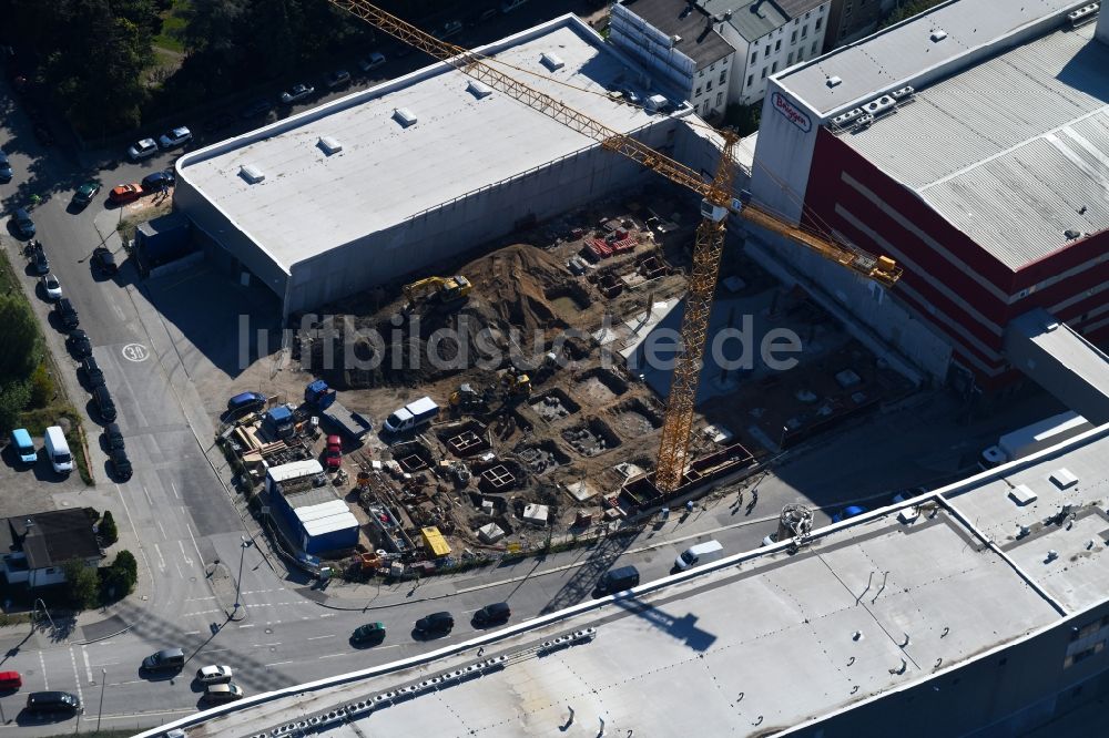 Lübeck von oben - Erweiterungs - Neubau - Baustelle auf dem Werksgelände H. & J. Brüggen KG an der Gertrudenstraße im Ortsteil Sankt Gertrud in Lübeck im Bundesland Schleswig-Holstein, Deutschland