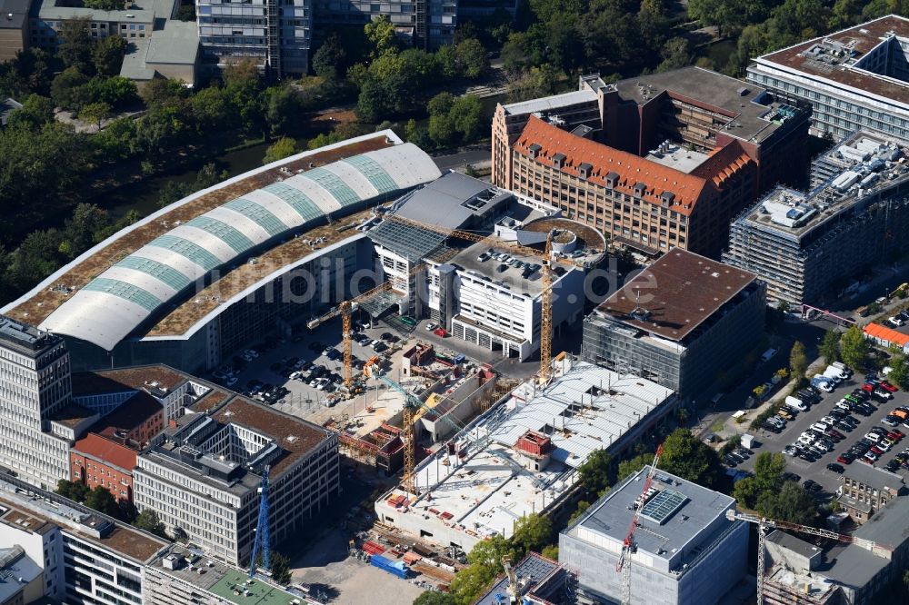 Berlin aus der Vogelperspektive: Erweiterungs - Neubau - Baustelle auf dem Werksgelände der Daimler AG in Berlin, Deutschland