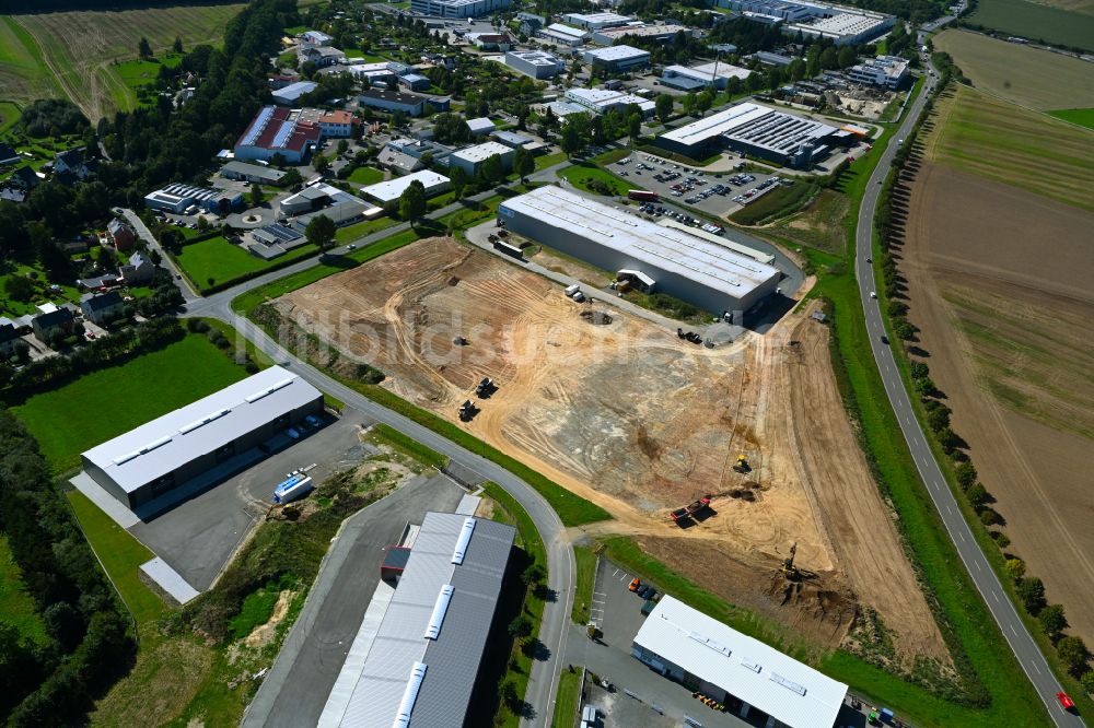 Treuen von oben - Erweiterungs - Neubau - Baustelle auf dem Werksgelände der EMW Treuen GmbH in Treuen im Bundesland Sachsen, Deutschland