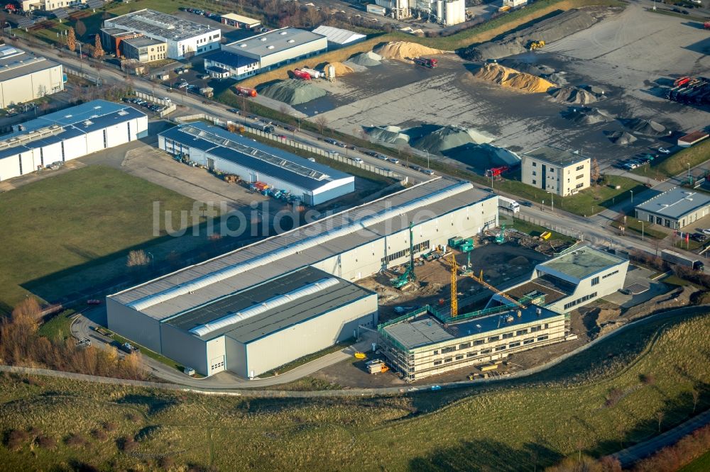 Werl aus der Vogelperspektive: Erweiterungs - Neubau - Baustelle auf dem Werksgelände der Flachstahl Werl GmbH & Co KG in Werl im Bundesland Nordrhein-Westfalen, Deutschland