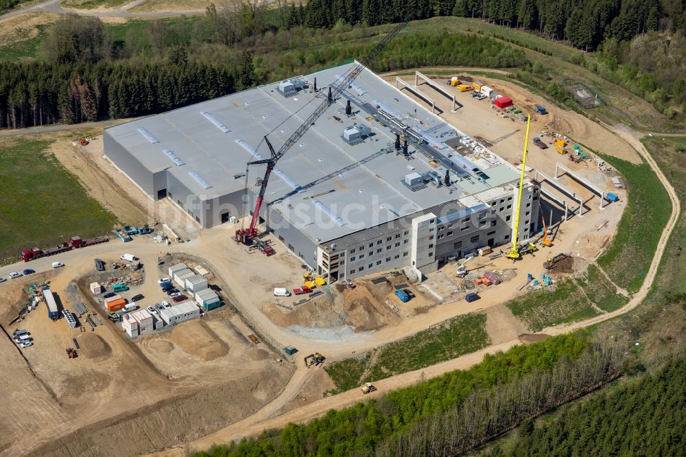 Luftbild Altena - Erweiterungs - Neubau - Baustelle auf dem Werksgelände im Gewerbegebiet in Rosmart im Bundesland Nordrhein-Westfalen, Deutschland