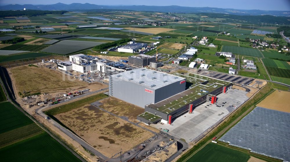 Grafschaft aus der Vogelperspektive: Erweiterungs - Neubau - Baustelle auf dem Werksgelände der Haribo GmbH in Grafschaft im Bundesland Rheinland-Pfalz, Deutschland