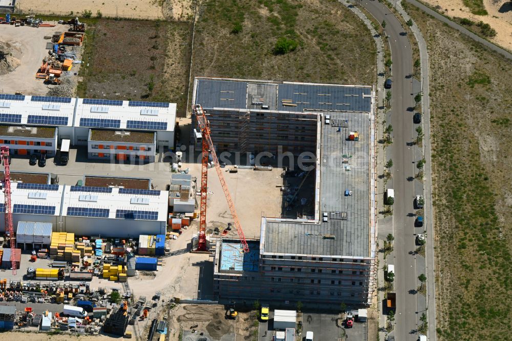 Luftaufnahme Berlin - Erweiterungs - Neubau - Baustelle auf dem Werksgelände der Hirsch + Lorenz Ingenieurbau GmbH an der Gerhard-Sedlmayr-Straße in Berlin, Deutschland