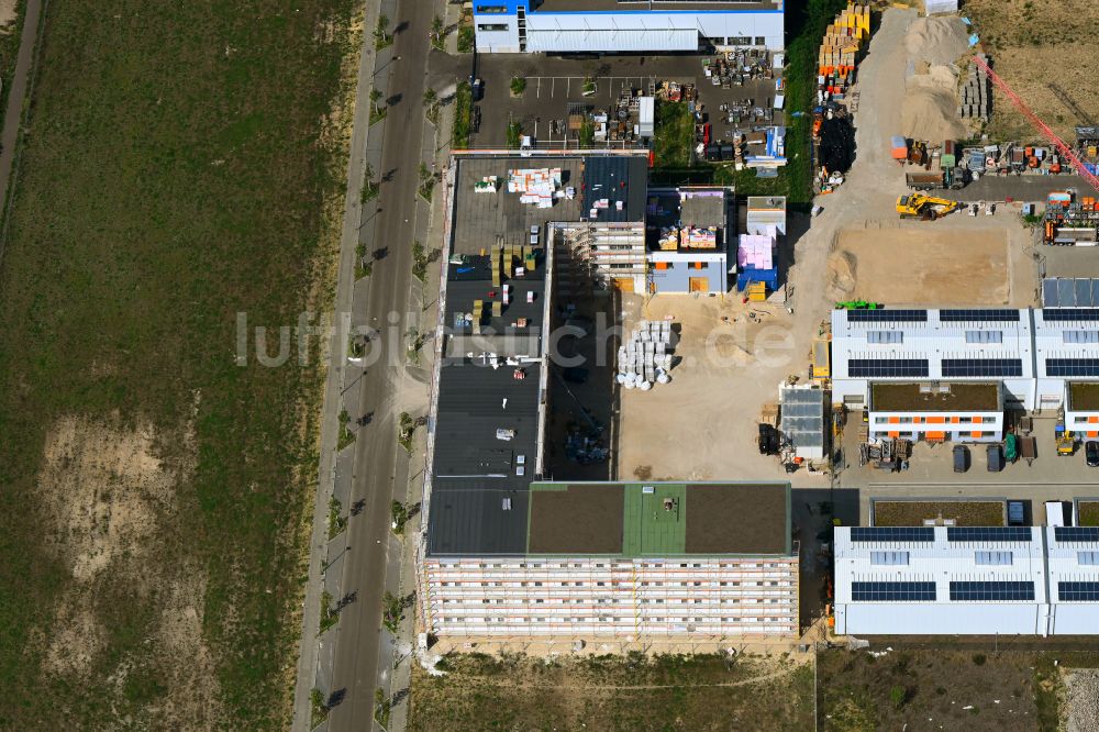 Luftaufnahme Berlin - Erweiterungs - Neubau - Baustelle auf dem Werksgelände der Hirsch + Lorenz Ingenieurbau GmbH an der Gerhard-Sedlmayr-Straße in Berlin, Deutschland