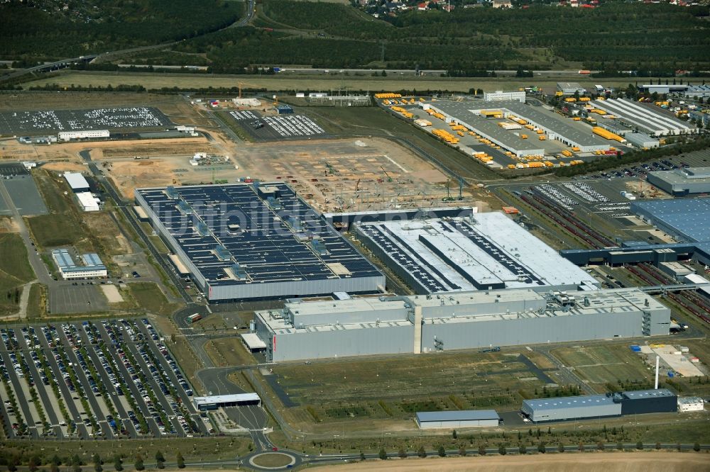 Luftaufnahme Leipzig - Erweiterungs - Neubau - Baustelle auf dem Werksgelände der Dr. Ing. h.c. F. Porsche AG an der Porschestraße im Ortsteil Lützschena in Leipzig im Bundesland Sachsen, Deutschland