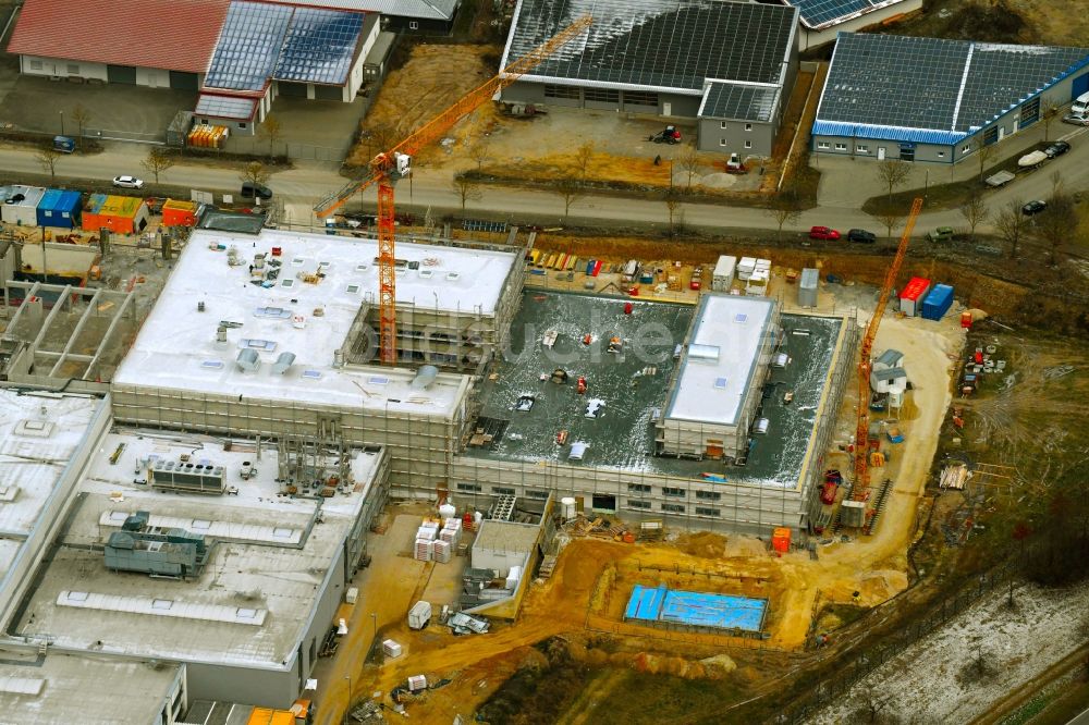 Aichach von oben - Erweiterungs - Neubau - Baustelle auf dem Werksgelände der Julius Zorn GmbH in Aichach im Bundesland Bayern, Deutschland