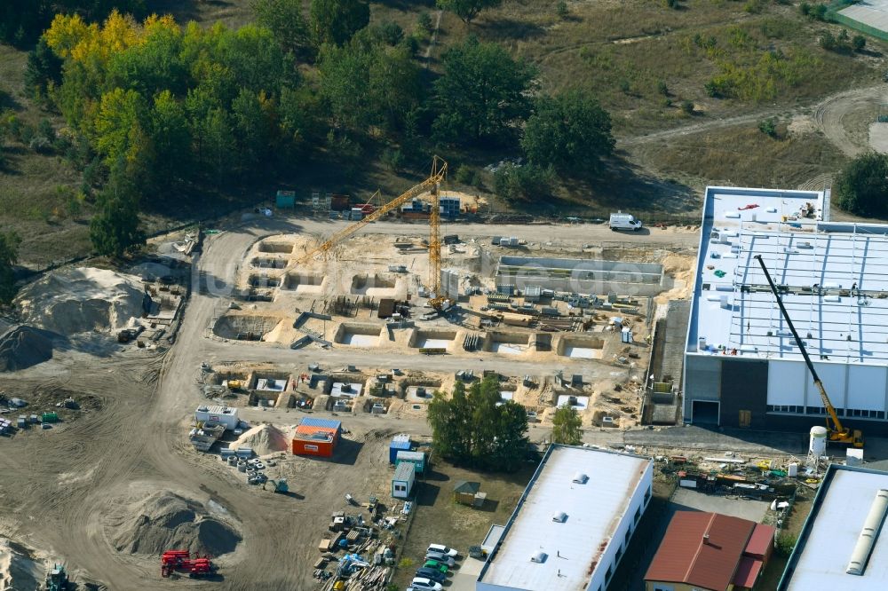 Oranienburg von oben - Erweiterungs - Neubau - Baustelle auf dem Werksgelände der ORAFOL Europe GmbH in Oranienburg im Bundesland Brandenburg, Deutschland