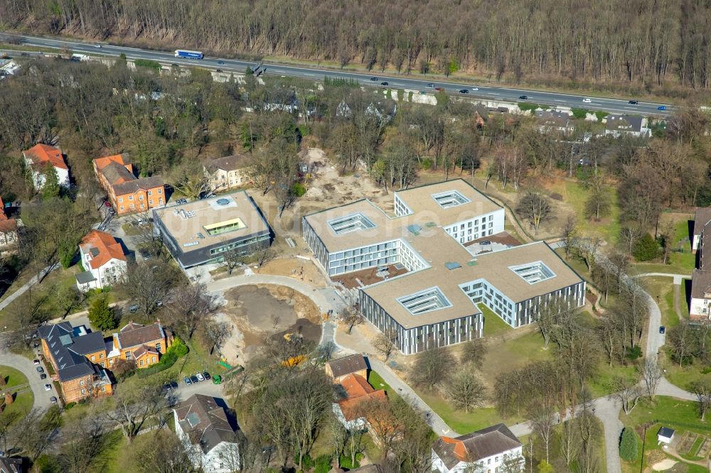 Dortmund von oben - Erweiterungs- Neubau auf dem Klinikgelände des Krankenhauses LWL-Klinik Dortmund für Psychiatrie, Psychotherapie und Psychosomatik im Ortsteil Aplerbeck in Dortmund im Bundesland Nordrhein-Westfalen