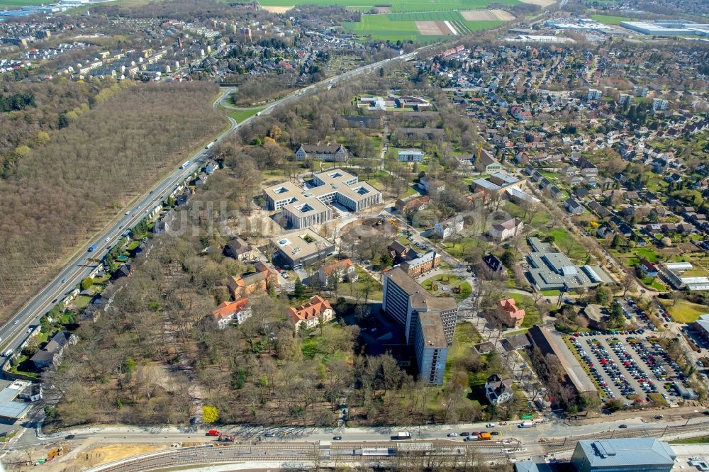 Luftaufnahme Dortmund - Erweiterungs- Neubau auf dem Klinikgelände des Krankenhauses LWL-Klinik Dortmund für Psychiatrie, Psychotherapie und Psychosomatik im Ortsteil Aplerbeck in Dortmund im Bundesland Nordrhein-Westfalen