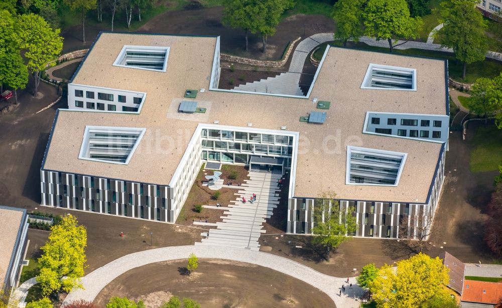 Dortmund von oben - Erweiterungs- Neubau auf dem Klinikgelände des Krankenhauses LWL-Klinik Dortmund für Psychiatrie, Psychotherapie und Psychosomatik im Ortsteil Aplerbeck in Dortmund im Bundesland Nordrhein-Westfalen