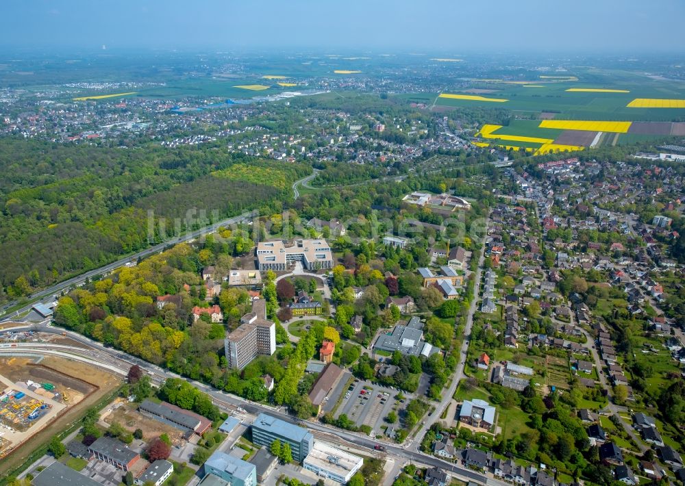 Luftaufnahme Dortmund - Erweiterungs- Neubau auf dem Klinikgelände des Krankenhauses LWL-Klinik Dortmund für Psychiatrie, Psychotherapie und Psychosomatik im Ortsteil Aplerbeck in Dortmund im Bundesland Nordrhein-Westfalen