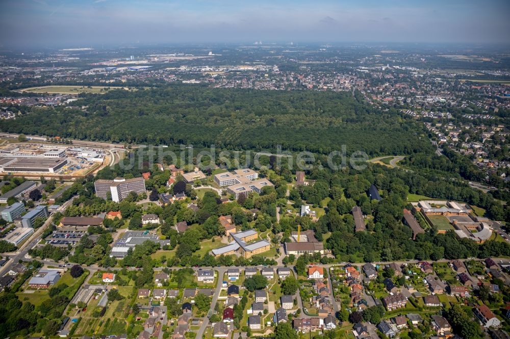 Dortmund aus der Vogelperspektive: Erweiterungs- Neubau auf dem Klinikgelände des Krankenhauses LWL-Klinik Dortmund für Psychiatrie, Psychotherapie und Psychosomatik im Ortsteil Aplerbeck in Dortmund im Bundesland Nordrhein-Westfalen