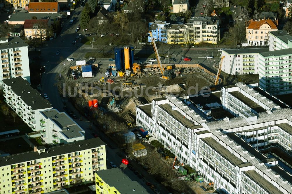 Luftbild Berlin - Erweiterungs- Neubau auf dem Klinikgelände des Krankenhauses Vivantes Klinikum Neukölln in Berlin, Deutschland