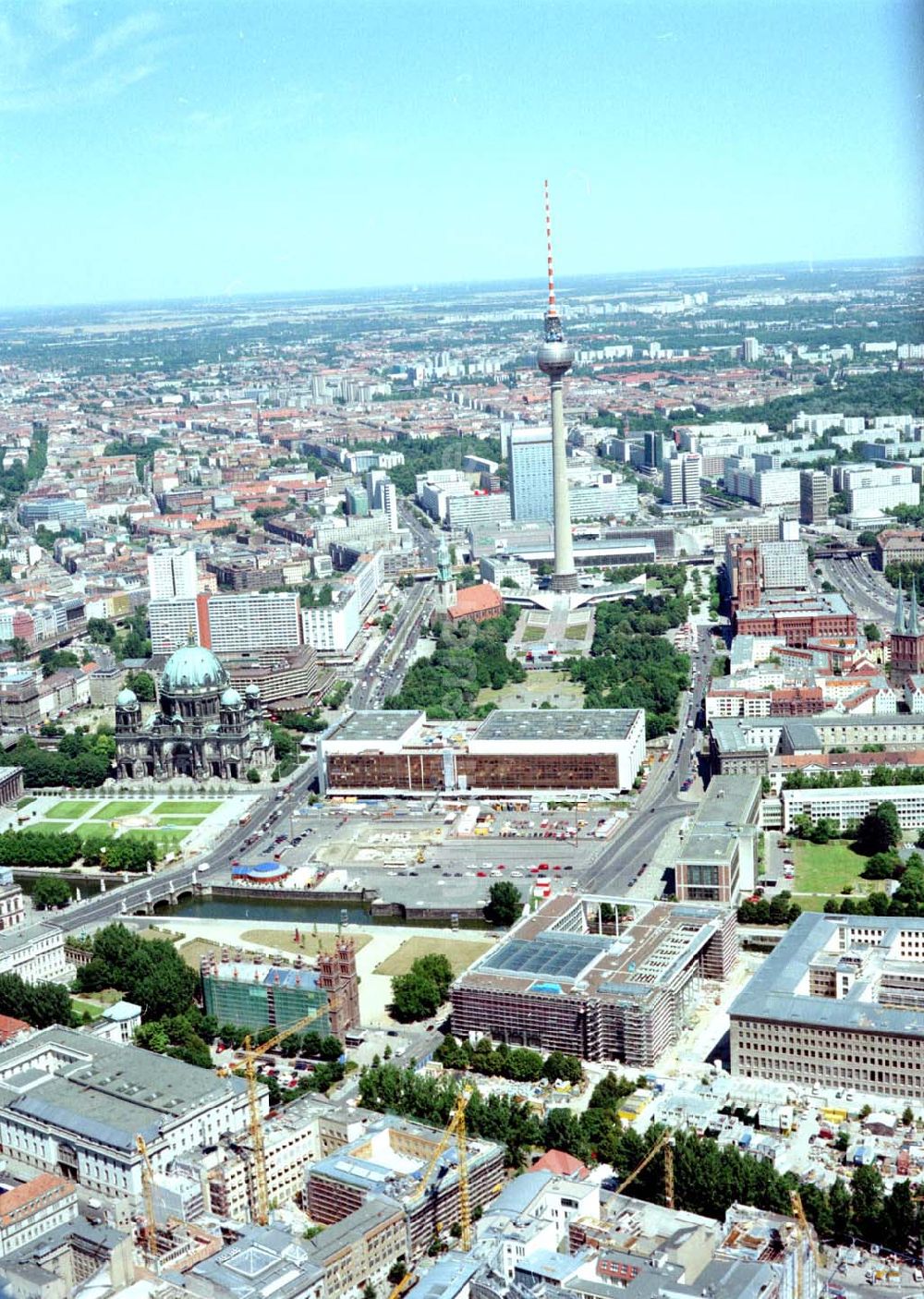 Luftbild Berlin - Erweiterungsbau des Außenministeriums am ehem. ZK in Berlin-Mitte.